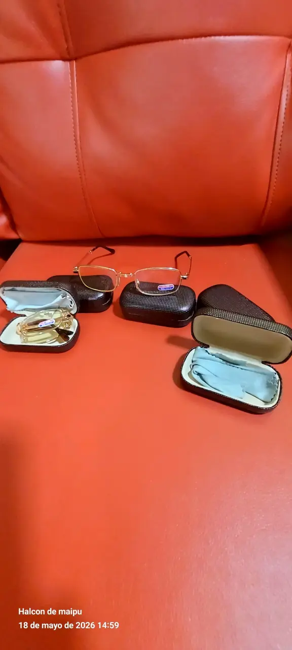 Lentes de lectura dorados