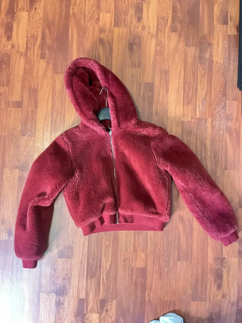 Chaqueta roja de peluche - 4