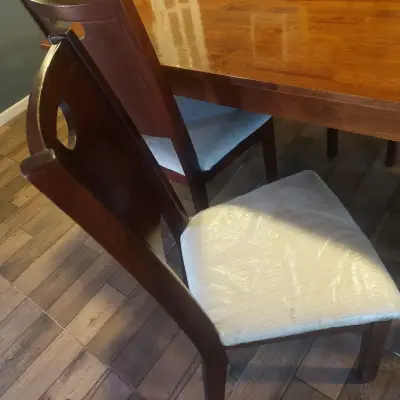 Mesa de comedor con sillas - miniatura 4