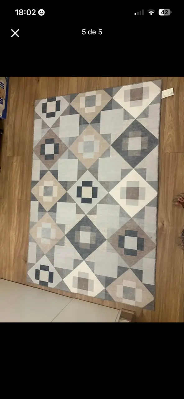Alfombra geométrica multicolor