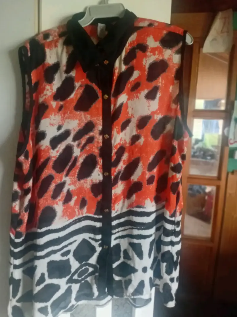 Blusa sin mangas estampada