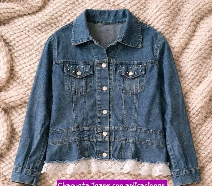 Chaqueta de mezclilla con aplicaciones