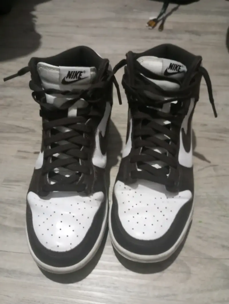 Zapatillas deportivas Nike blanco y cafe