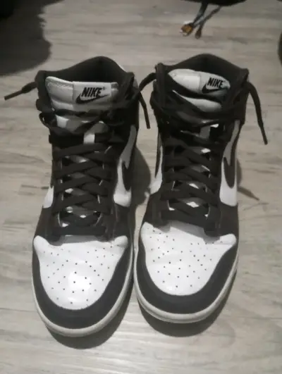 Zapatillas deportivas Nike blanco y cafe - miniatura 1