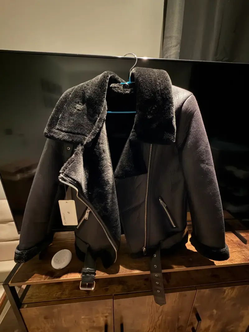 Chaqueta negra con forro de piel - 1