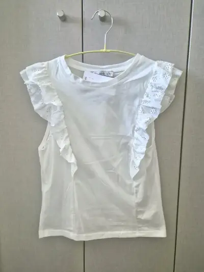 NUEVA, Polera blanca con volantes MNG - miniatura 1