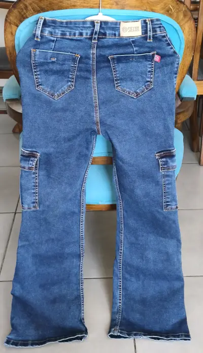 Jeans azul con bolsillos - miniatura 1