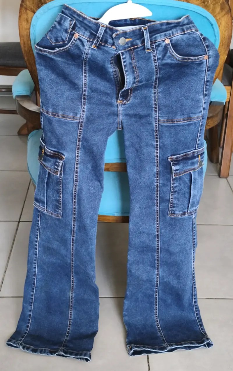 Jeans azul con bolsillos - 2