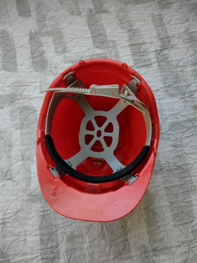 Casco de seguridad rojo - miniatura 1