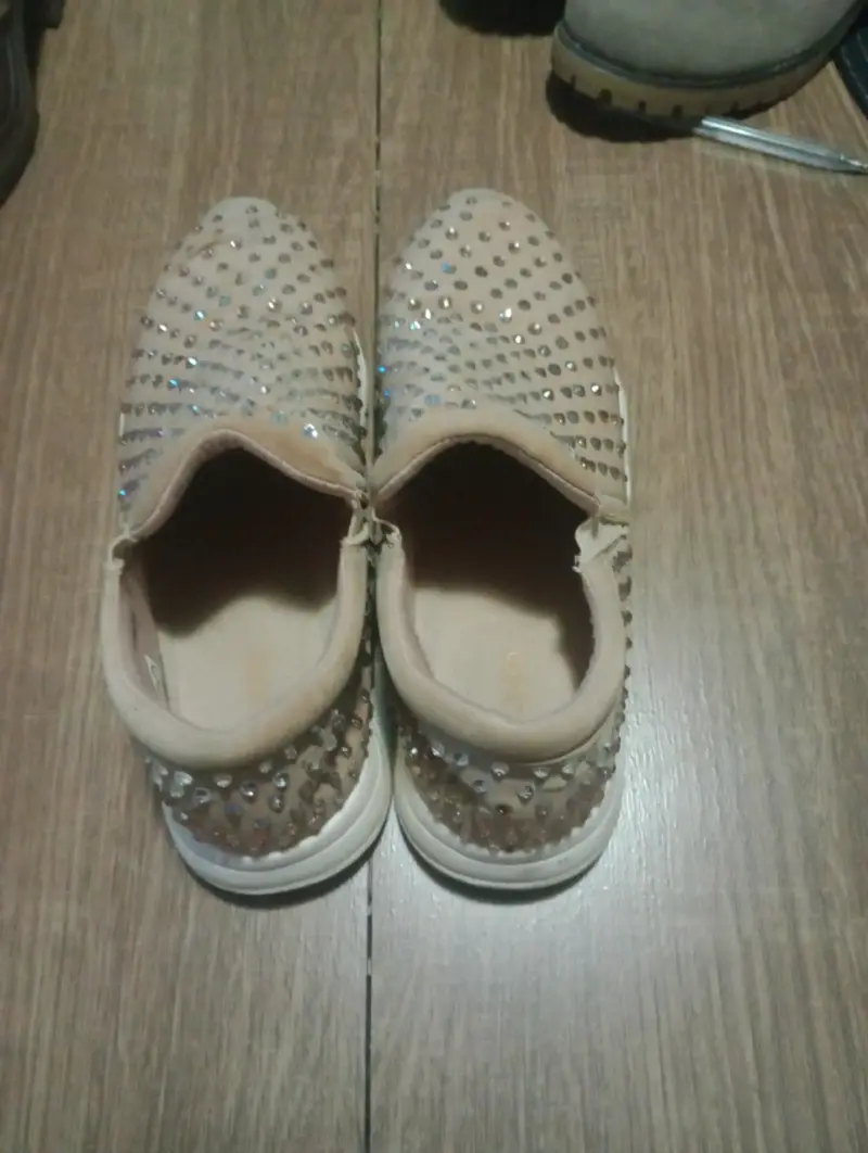 Zapatillas beige con brillantes - 3