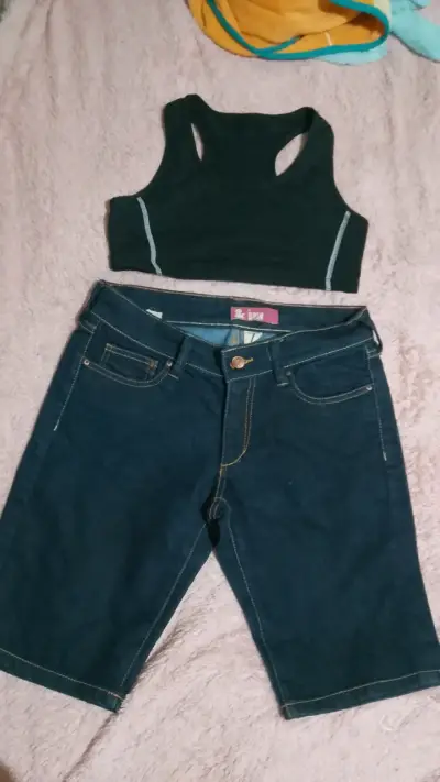 Jeans azul con body encaje verde - miniatura 4