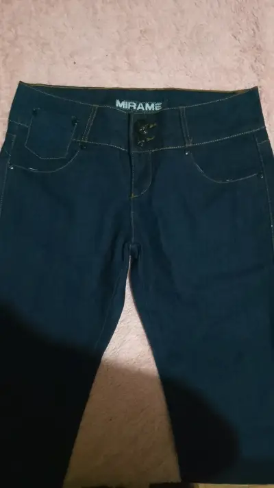 Jeans azul con body encaje verde - miniatura 6