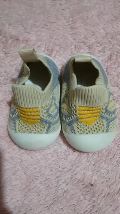 Zapatos para bebé tejido beige - miniatura 1