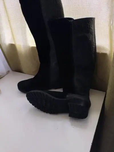 Botas negras de cuero - miniatura 2