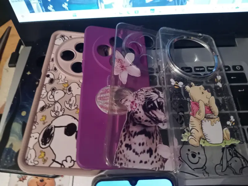 Teléfono Xiaomi HyperOS con fundas - 2