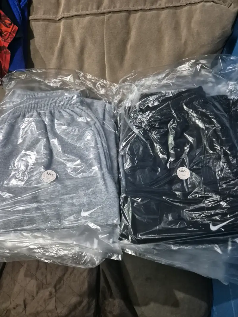Buzo deportivo Nike gris y negro - 3