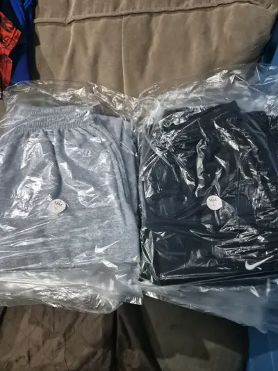 Buzo deportivo Nike gris y negro - miniatura 3