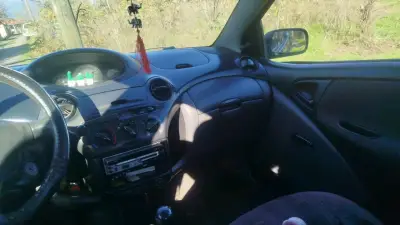 Auto  Toyota Yaris 1.5 - miniatura 4