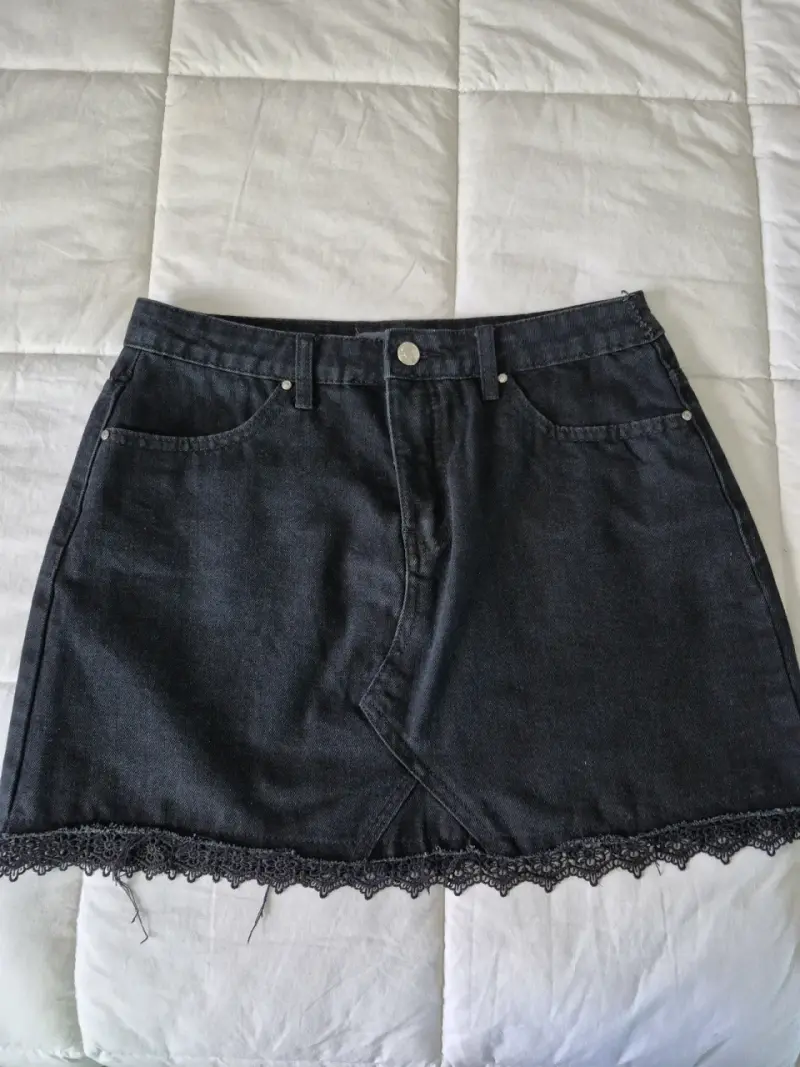 mini denim negra con encaje