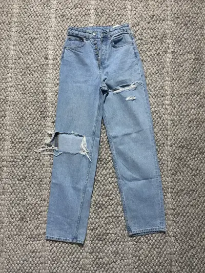 Jeans celestes rasgados H&M - miniatura 1