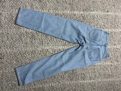 Jeans celestes rasgados H&M - miniatura 3