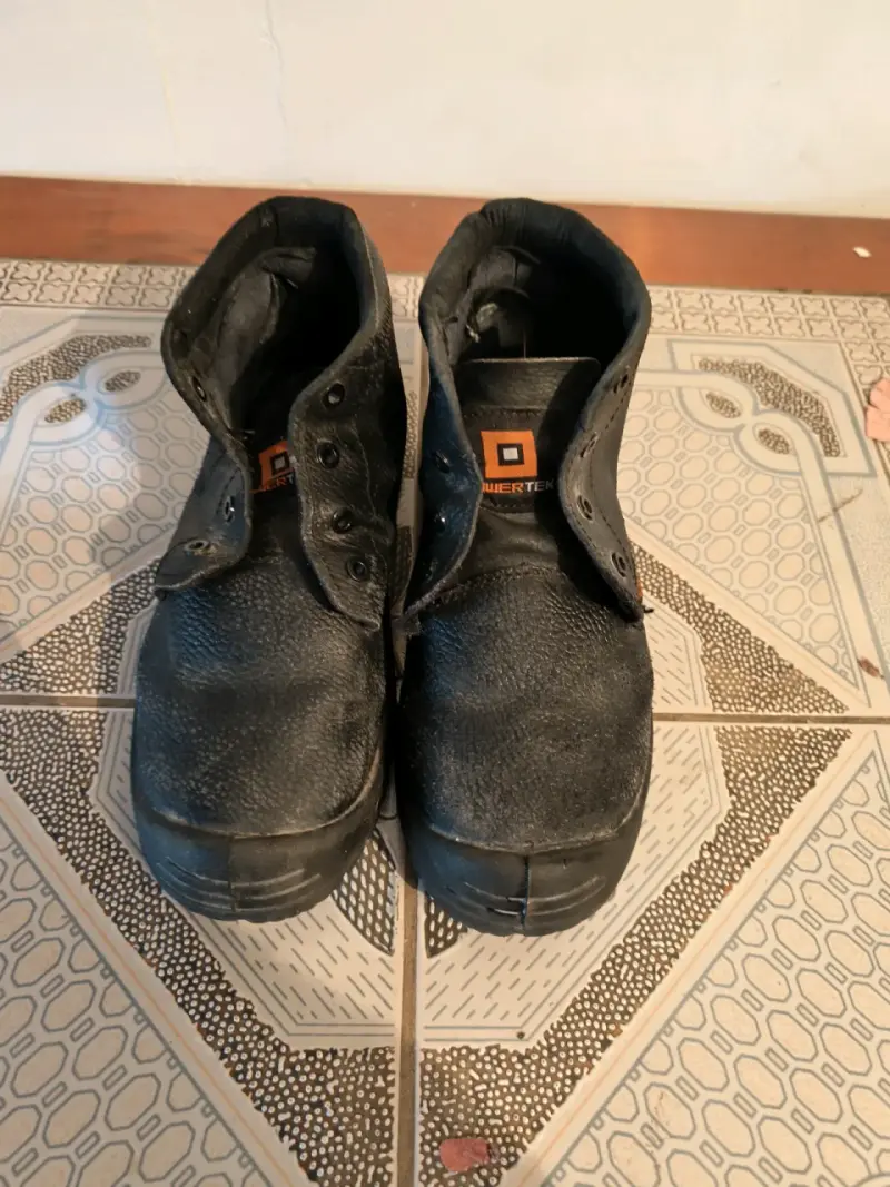 Botas de seguridad negras y zapatilla - 2