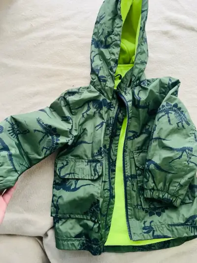 Chaqueta niño marca Carter’s verde con capucha - miniatura 6