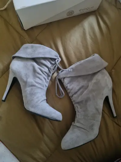 Botines de gamuza gris con tacón alto - miniatura 2