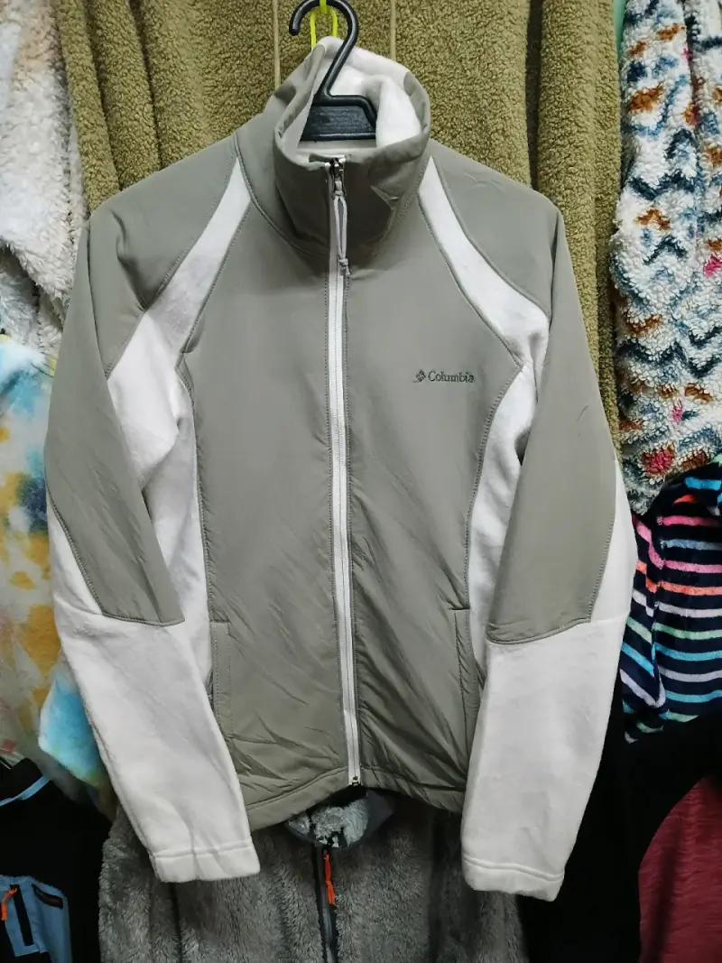 Chaqueta Columbia gris y blanca - 1