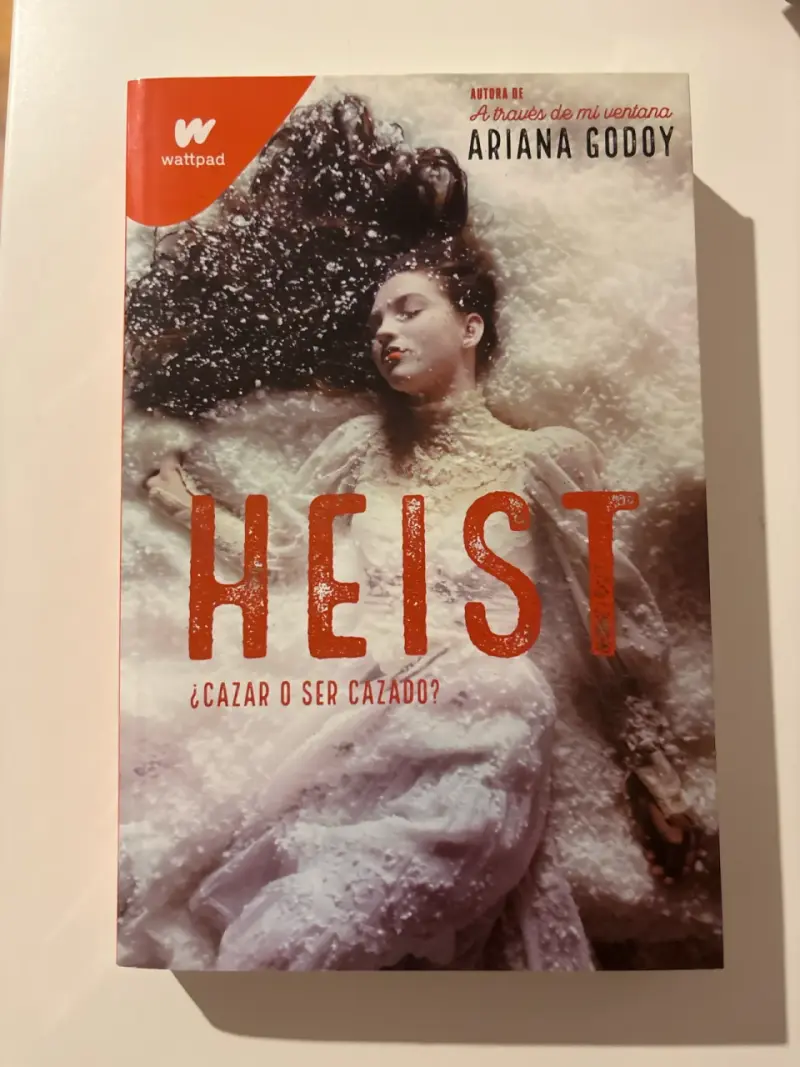 Libro 'Heist' de Ariana Godoy
