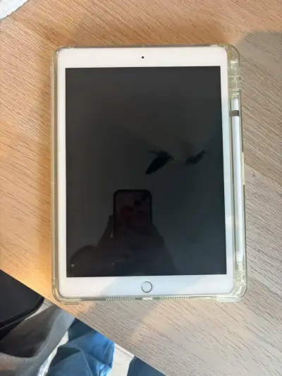 iPad octava generación con Apple Pencil - miniatura 1