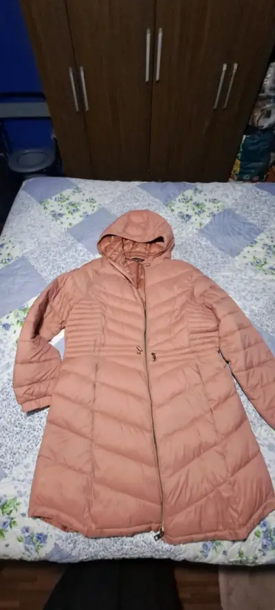 Parka larga rosada con capucha - miniatura 1