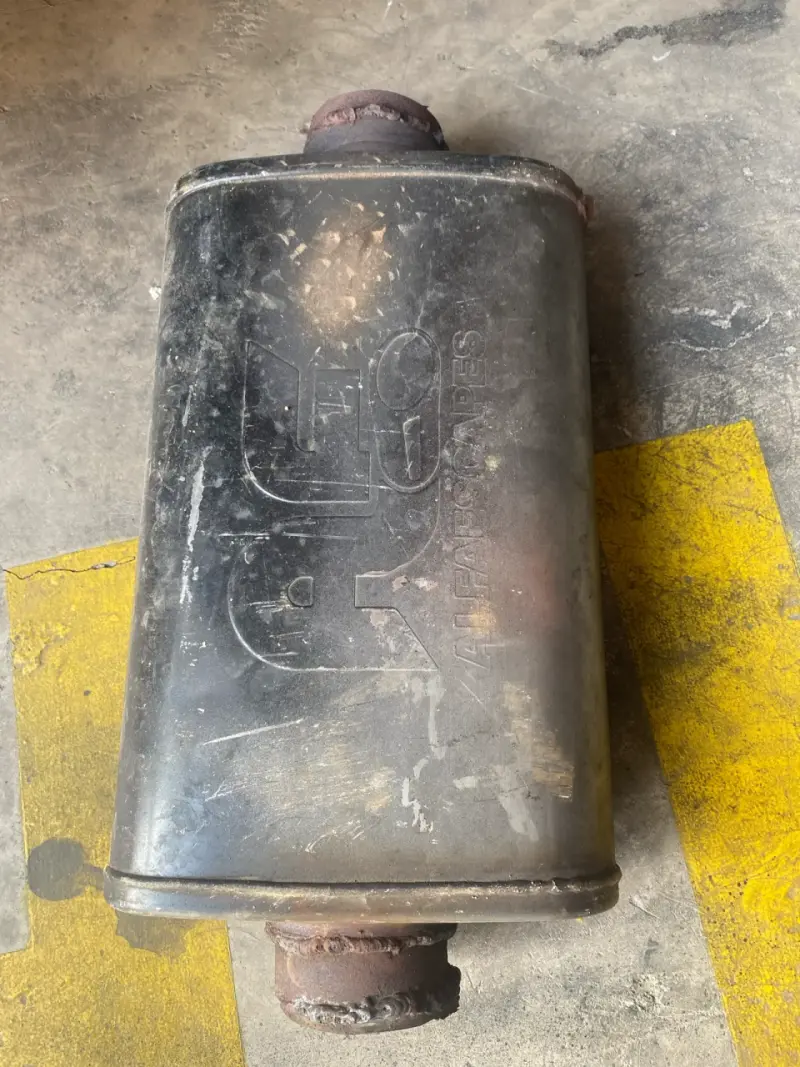 Silenciador de escape usado - 2
