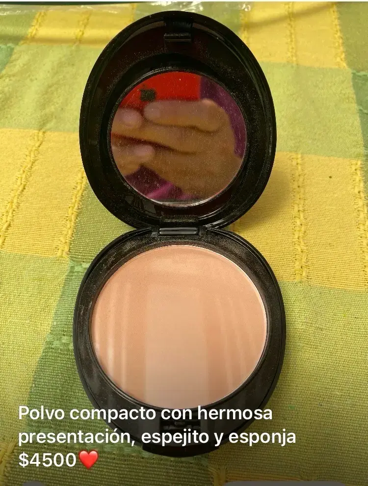 Polvo compacto con espejo