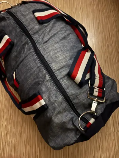 Bolso deportivo azul con correas - miniatura 2