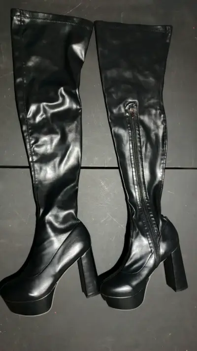 Botas Altas negras cuerina con taco - miniatura 1