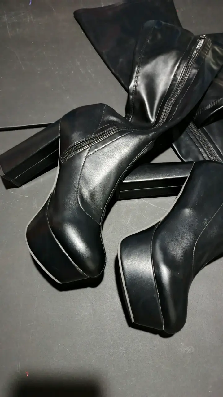 Botas Altas negras cuerina con taco - 2