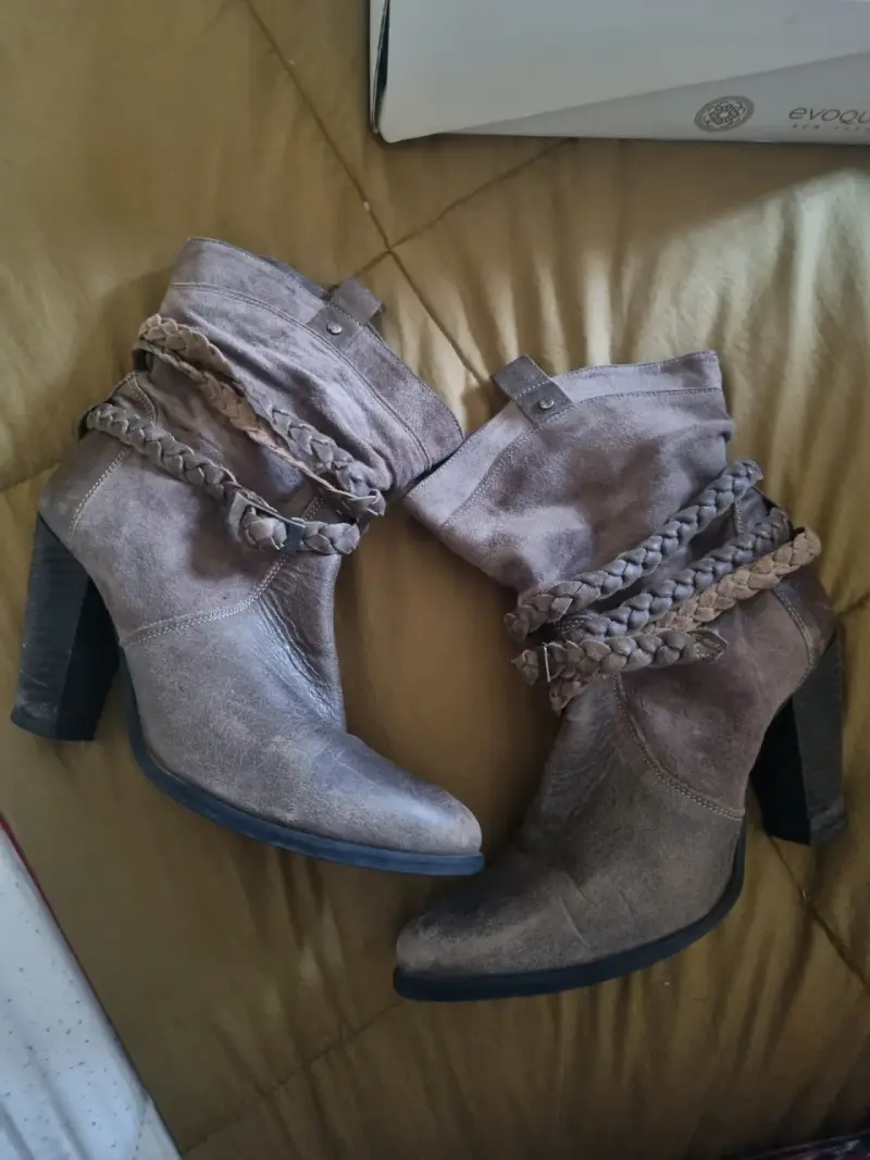 Botines de cuero marrón con tacón - 2