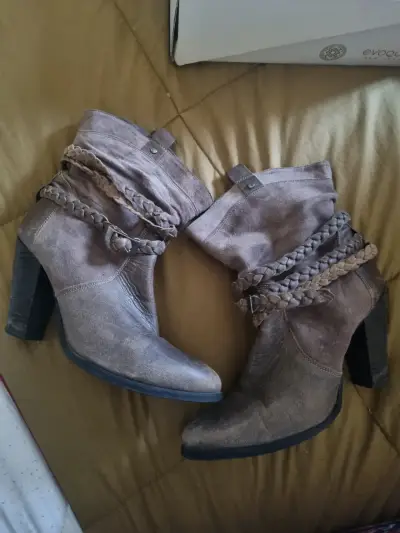 Botines de cuero marrón con tacón - miniatura 2