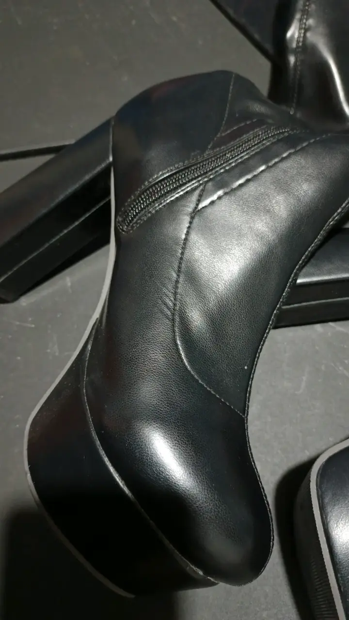 Botas Altas negras cuerina con taco - 3