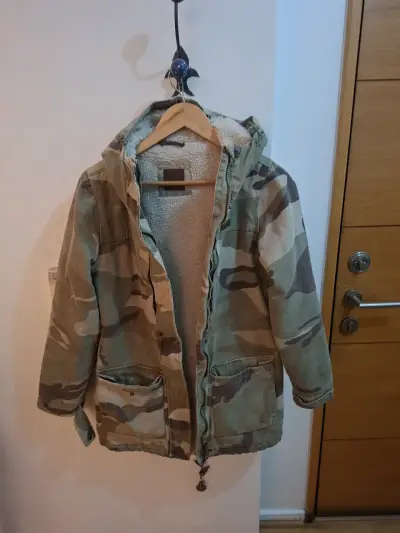 Parka camuflada con capucha - miniatura 1