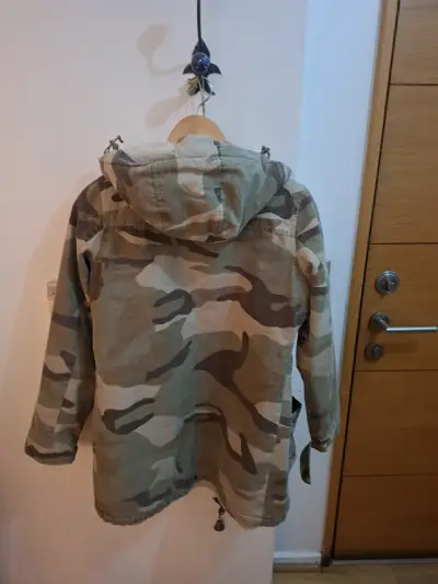 Parka camuflada con capucha - miniatura 2