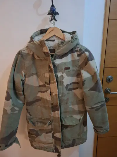 Parka camuflada con capucha - miniatura 3