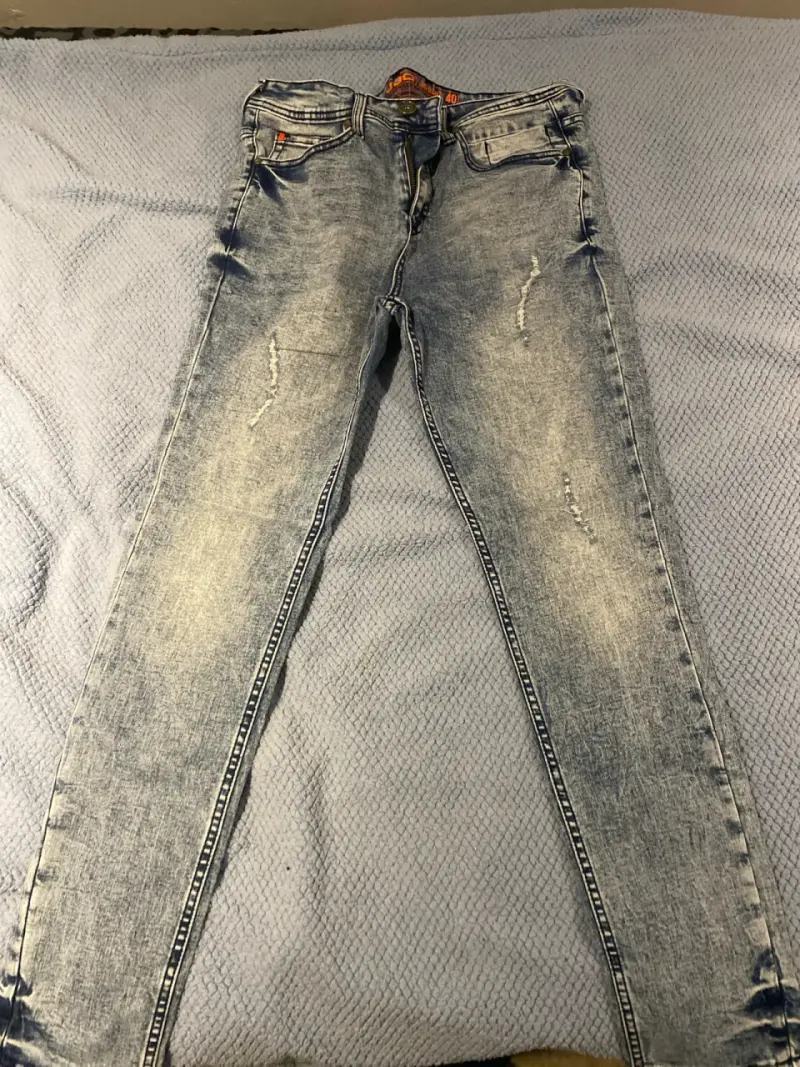Jeans desgastados azul claro