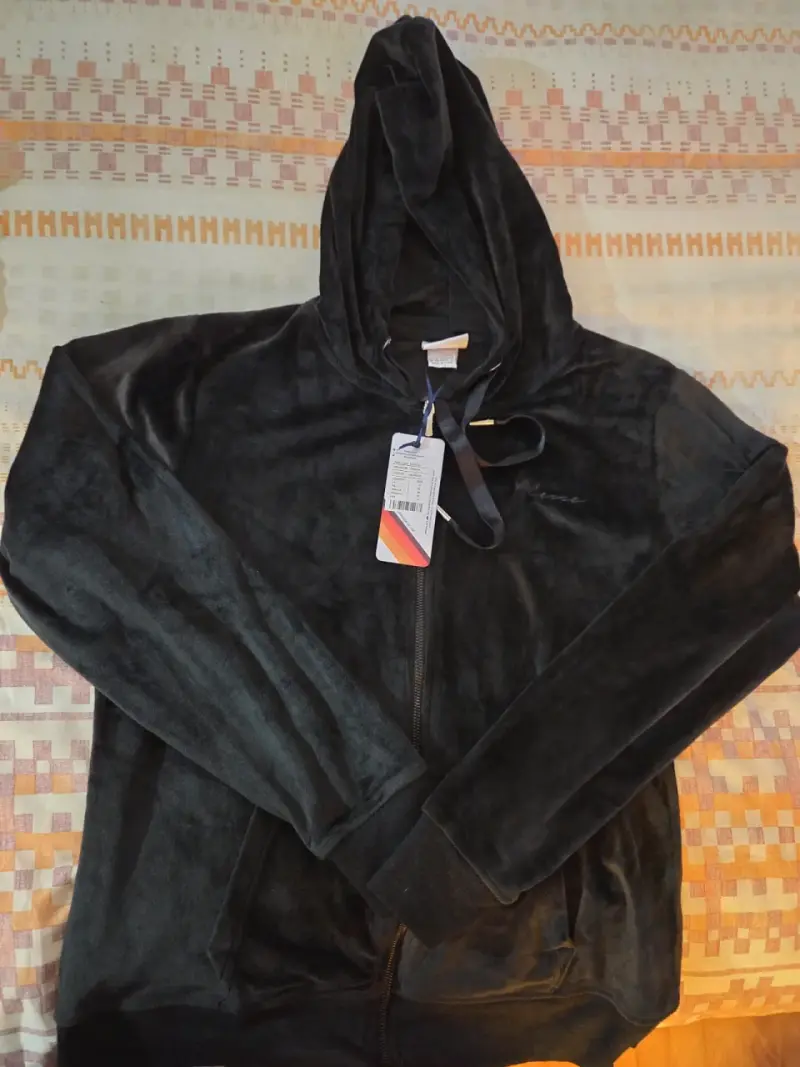 Conjunto buzo plusch negro con capucha nuevo - 1