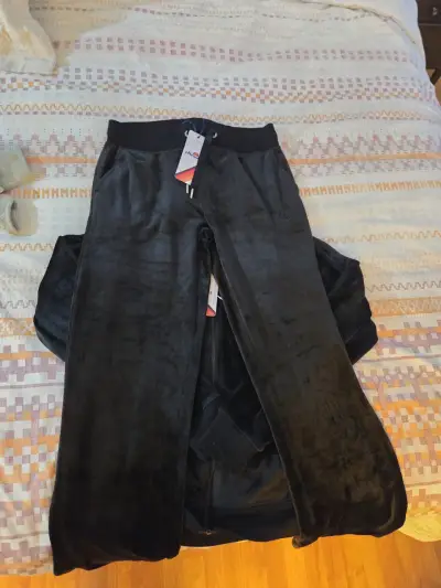 Conjunto buzo plusch negro con capucha nuevo - miniatura 3