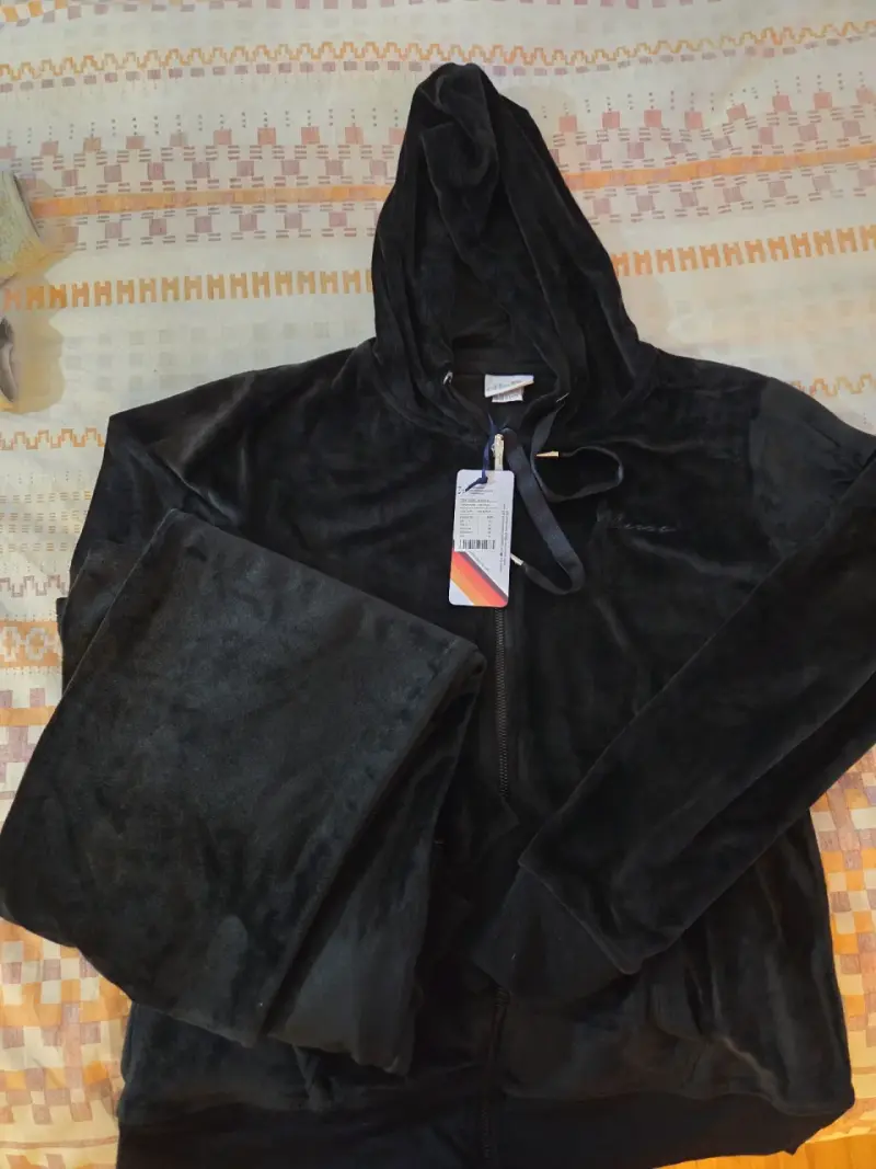 Conjunto buzo plusch negro con capucha nuevo - 6