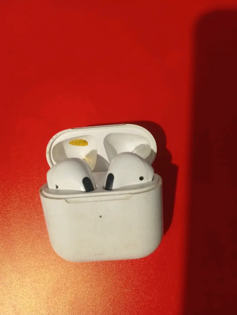 Audífonos inalámbricos blancos
