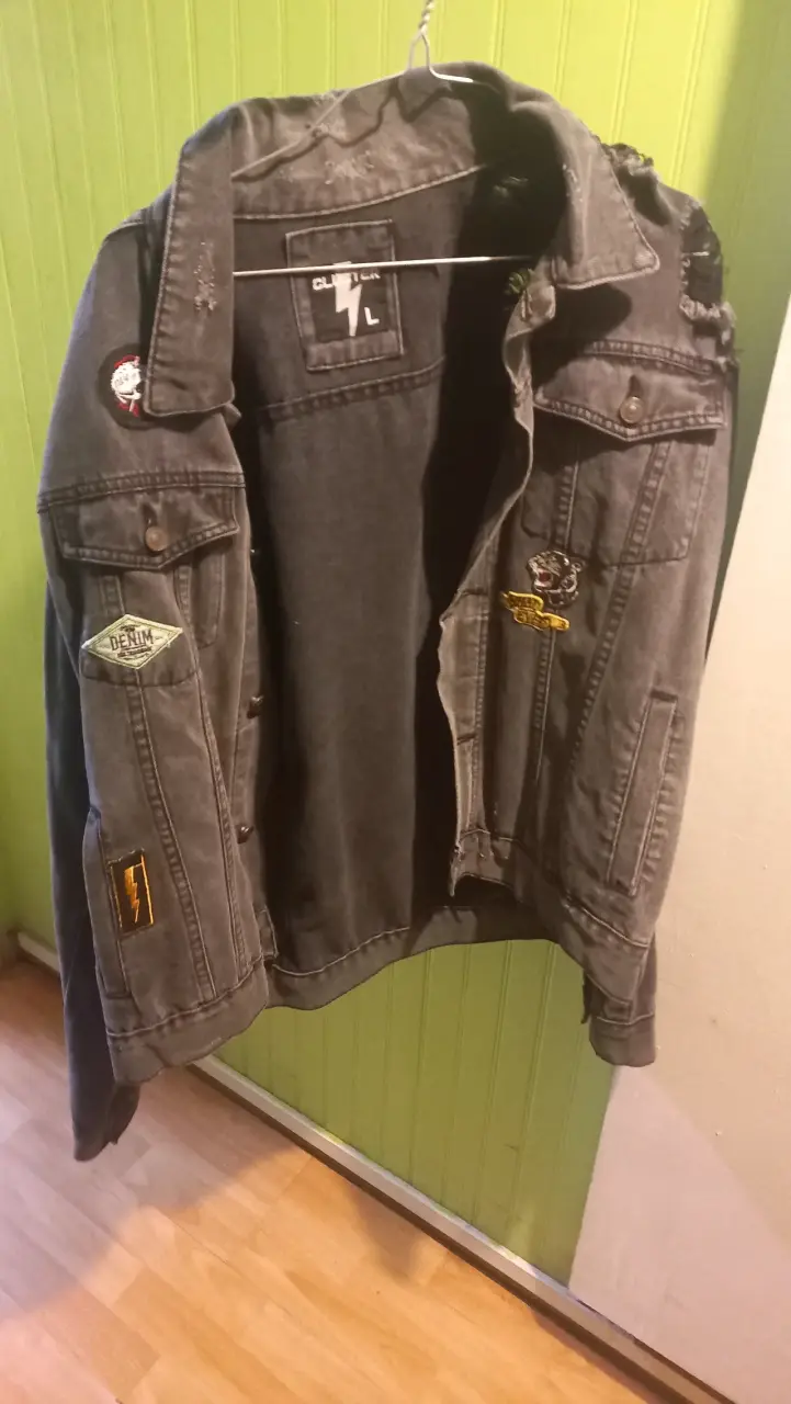 Chaqueta de mezclilla con parches - 1