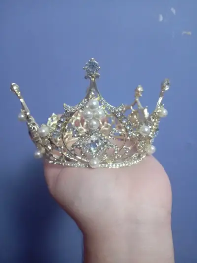 Tiara dorada de perlas - miniatura 1